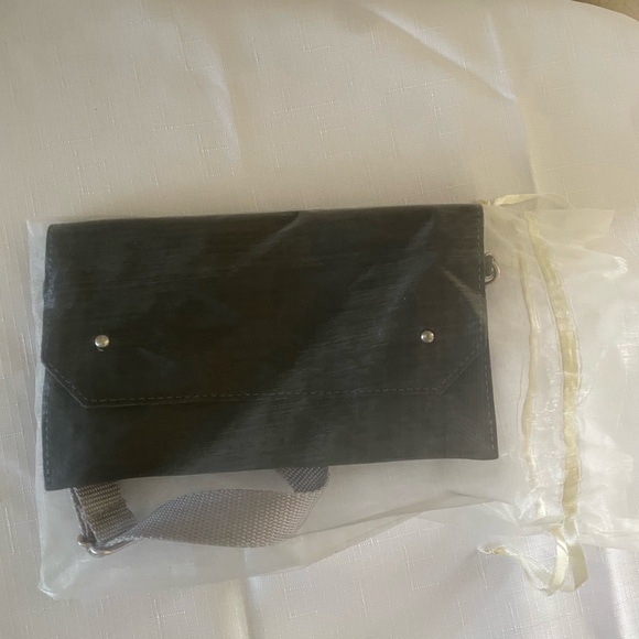 Jesse and co leather wallet with strap. - Picture 4 of 4